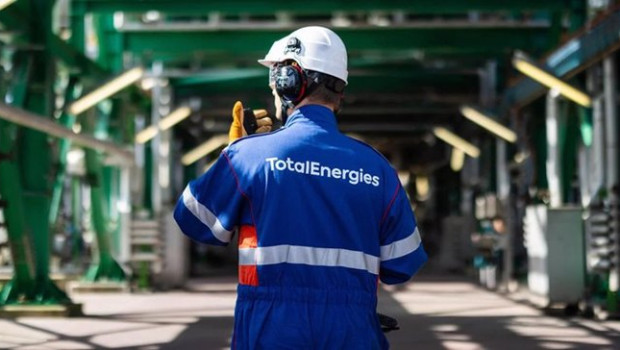 ep archivo   un trabajador de totalenergies