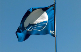 ep archivo una bandera azul ondea en punta umbria ep archivo una bandera azul ondea en punta umbria