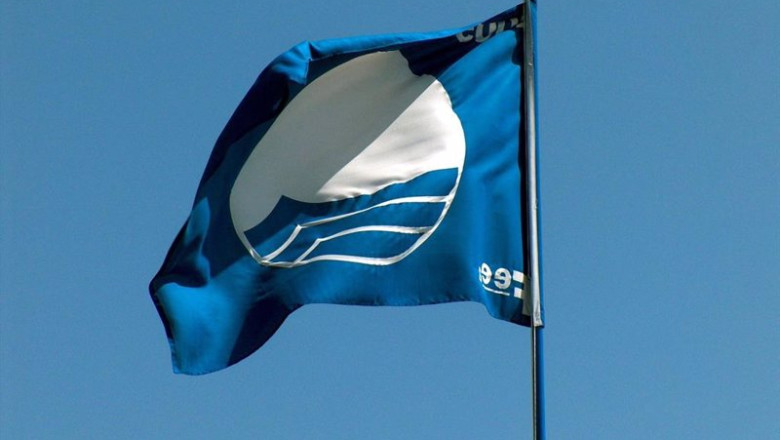 ep archivo una bandera azul ondea en punta umbria ep archivo una bandera azul ondea en punta umbria