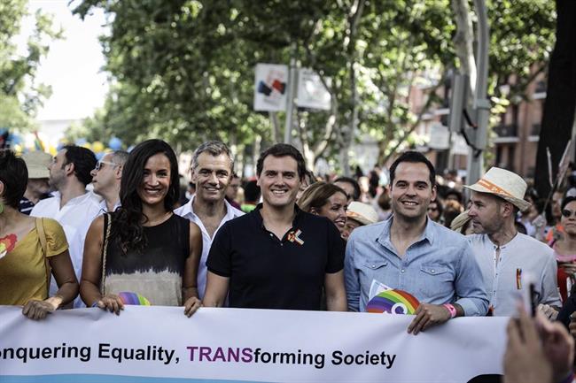 Begoña Villacís, Albert Rivera e Ignacio Aguado en el Orgullo | CIUDADANOS ep begona villacis albert rivera e ignacio aguadoorgullo