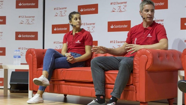 ep carolina marin y su entrenador fernando rivas en un santander talks en la sede del banco en madrid