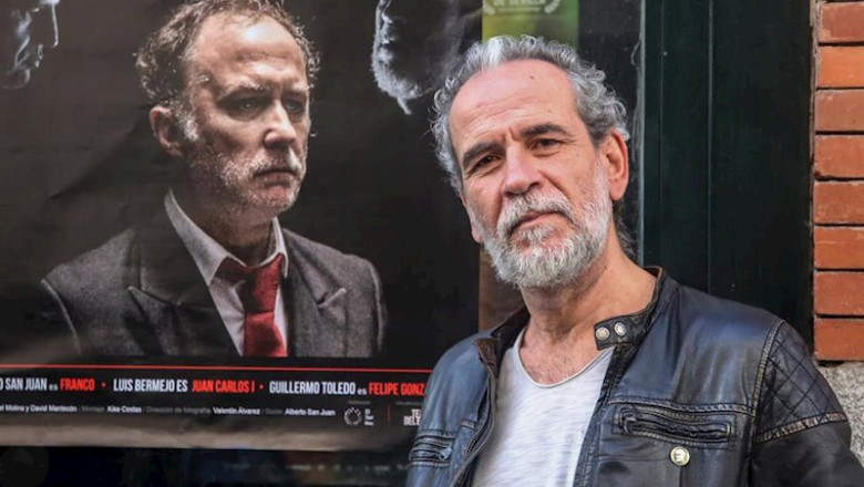 ep el actor willy toledo posa delante del cartel de la pelicula el rey ep el actor willy toledo posa delante del cartel de la pelicula el rey