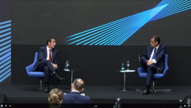 ep el consejero delegado de caixabank gonzalo cortazar y el director general de ibm para espana