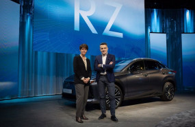 ep el director de lexus europa spiros fotinos y la directora de lexus espana mar pieltain junto al ep el director de lexus europa spiros fotinos y la directora de lexus espana mar pieltain junto al