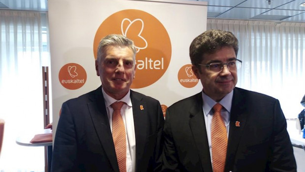 ep el presidente de euskaltel xabier iturbe y el ceo jose miguel garcia