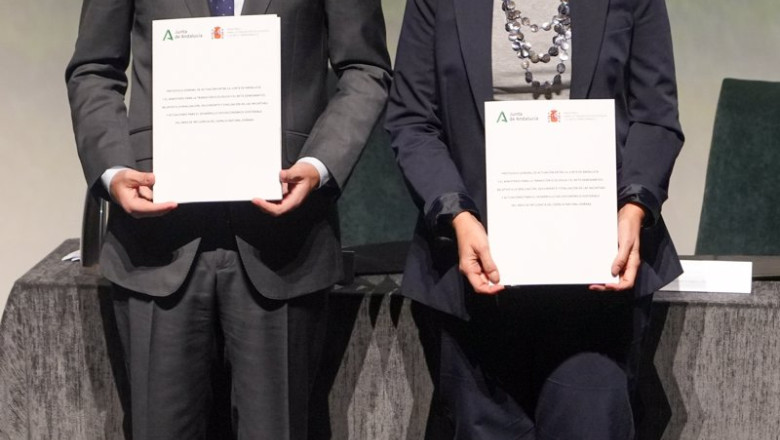 ep el presidente de la junta de andalucia juanma moreno i y la ministra de transicion ecologica y ep el presidente de la junta de andalucia juanma moreno i y la ministra de transicion ecologica y