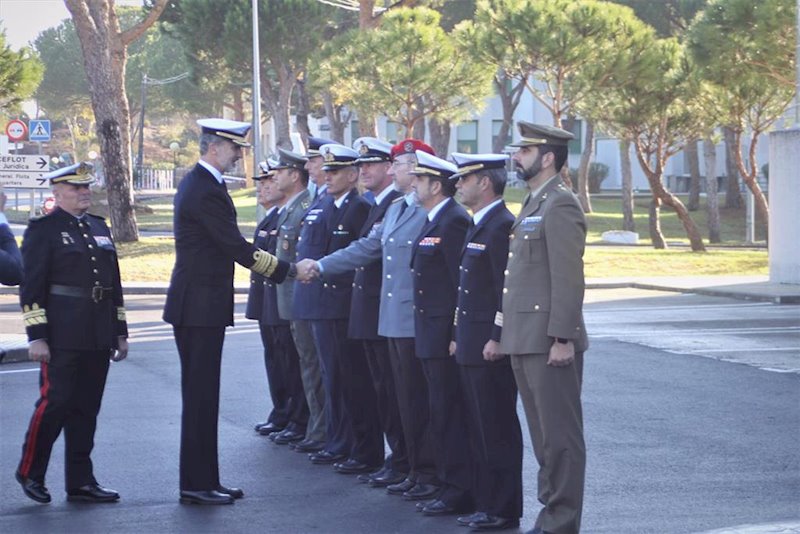 ep el rey felipe vi visita el cuartel general de la operacion atlanta en la base naval de rota cadiz