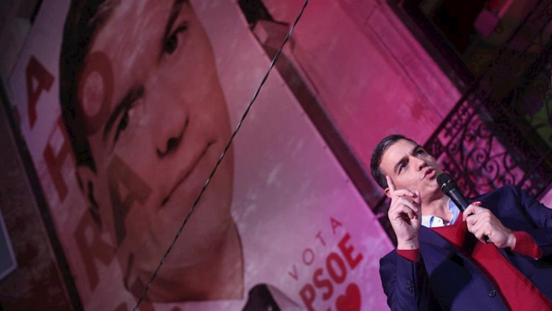 El Secretario general del PSOE y candidato a la presidencia del Gobierno, Pedro Sánchez durante su intervención, celebra los resultados del partido durante la noche electoral del 10N en la sede del mismo en Madrid (España). | Eduardo Parra - Europa Press ep el secretario general del psoe y candidato a la presidencia del gobierno pedro sanchez durante su