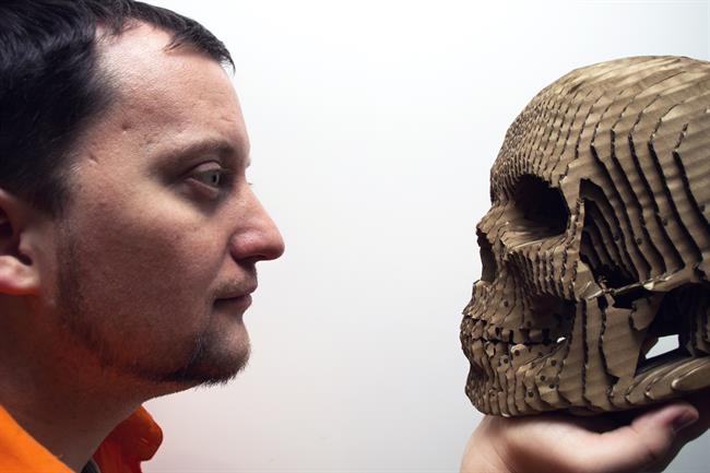 Hombre y cráneo, cara a cara | ARS ELECTRONICA ep hombrecraneo caracara