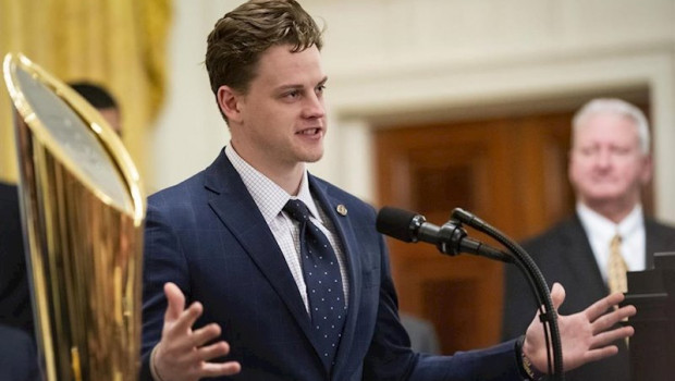 ep joe burrow habla durante la recepcion en la casa blanca a la universidad de lousiana state por