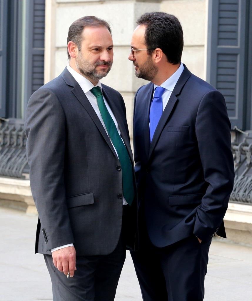 José Luis Ábalos y Antonio Hernando hablan en el Congreso | EUROPA PRESS ep jose luis abalosantonio hernando hablancongreso 20170612185101