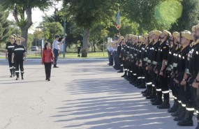 ep la ministradefensa margarita robles pasando revistalas tropas