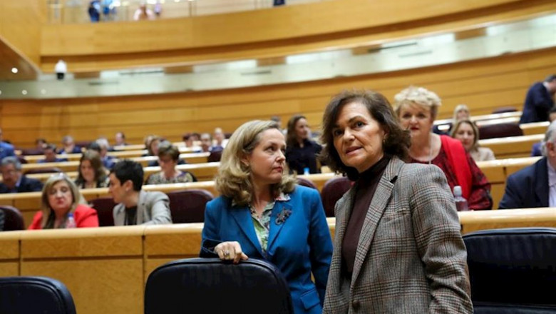 ep la vicepresidentas tercera y segunda nadia calvino i y carmen calvo durante la primera sesion de