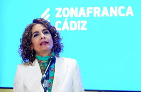 ep maria jesus montero atiende a los periodistas en el acto del 95 aniversario de la zona franca de