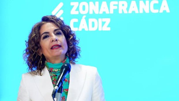 ep maria jesus montero atiende a los periodistas en el acto del 95 aniversario de la zona franca de
