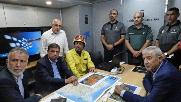 ep ministroagricultura luis planaspresidentecanarias angel victor torres visitanpuestomando avanzadoseguirevolucionincendiogran canaria