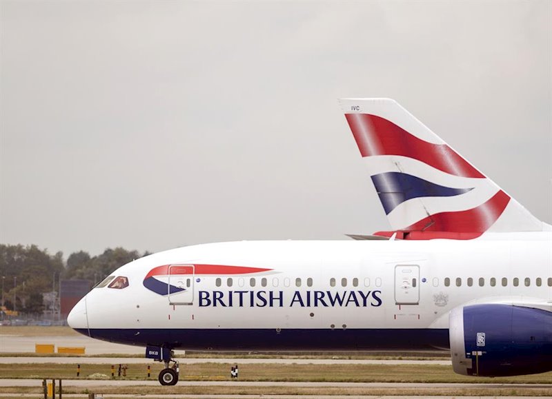 ep un avion de british airways en el aeropuerto de heathrow