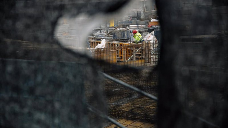 Un obrero trabaja en el forjado de una obra, en Madrid | Carlos Luján - Europa Press ep un obrero trabaja en el forjado de una obra en madrid