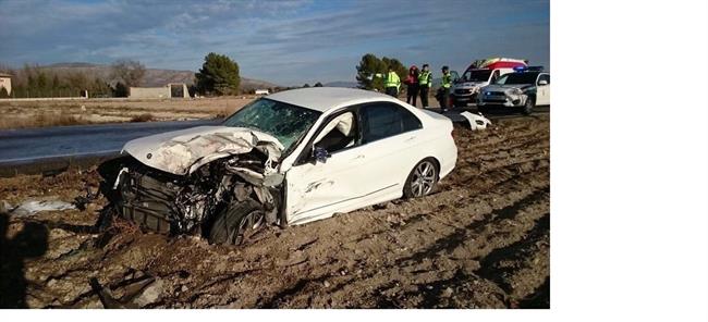 Uno de los dos coches implicados en el accidente | CONSORCIO PROVINCIAL DE BOMBEROS ep unoloscoches implicadosaccidente