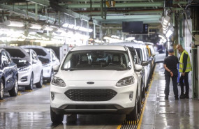 ep varios vehiculos en la fabrica de ford en almussafes