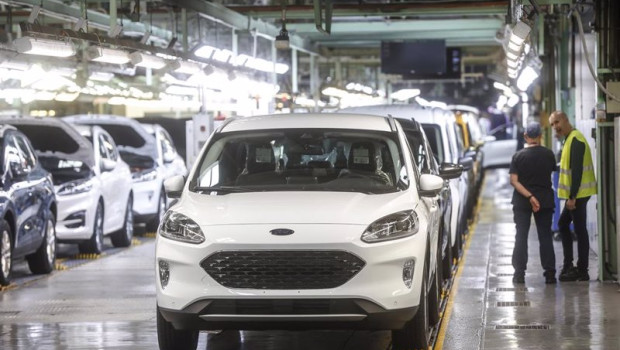ep varios vehiculos en la fabrica de ford en almussafes