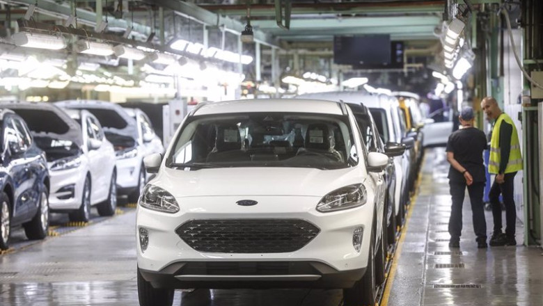 ep varios vehiculos en la fabrica de ford en almussafes ep varios vehiculos en la fabrica de ford en almussafes