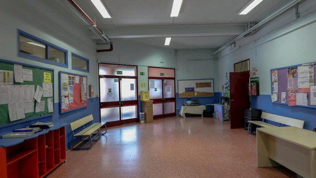 ep vestibulo de un colegio de madrid vacio por la suspension de la actividad docente por el