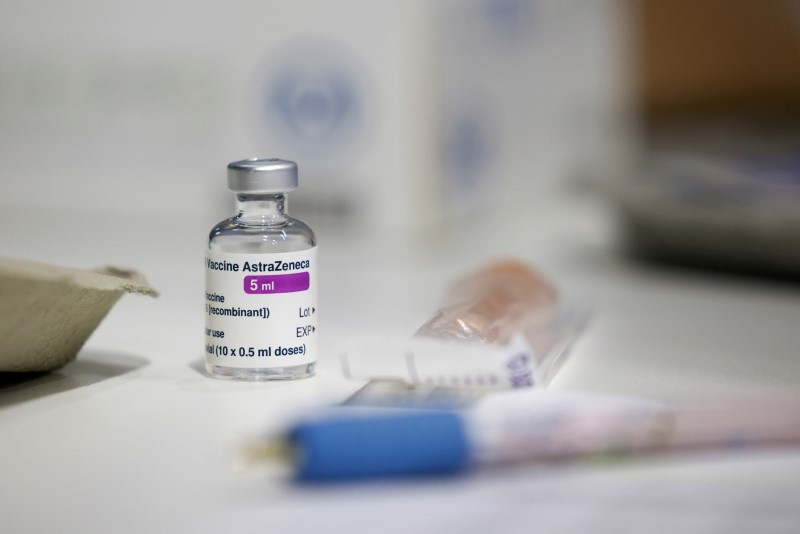 le vaccin astrazeneca deconseille par l ema aux personnes atteintes d une maladie sanguine rare