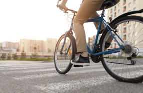 cerrar hombre montando bicicleta 1 
