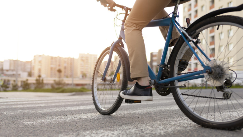 cerrar hombre montando bicicleta 1 