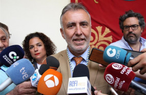 ep angel victor torres ante los periodistas