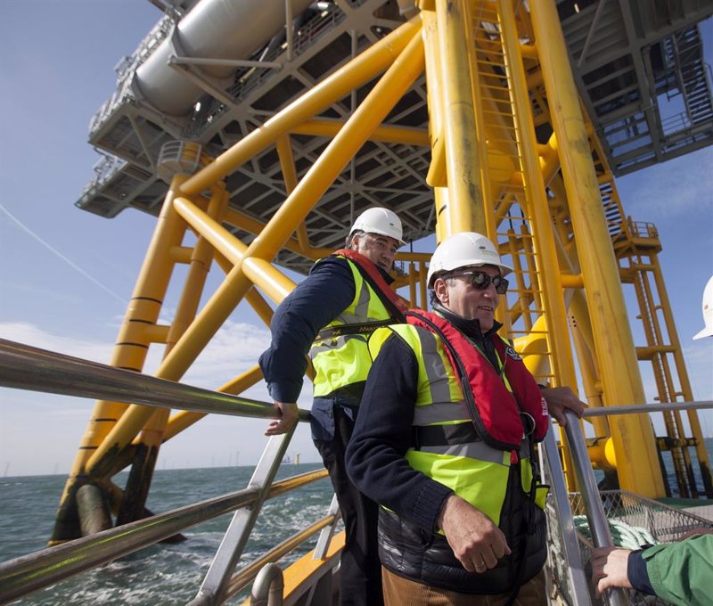 Acuerdo Iberdrola-Shell para pujar por proyectos eólicos marinos flotantes en Reino Unido
