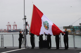 ep archivo   izado de la bandera de peru en una ceremonia del comando operacional maritimo de las