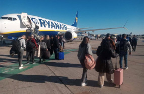 ep archivo   pasajeros de un vuelo de ryanair