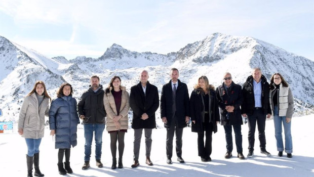 ep autoridades andorranas y los representantes de onu turismo en las pistas de grandvalira