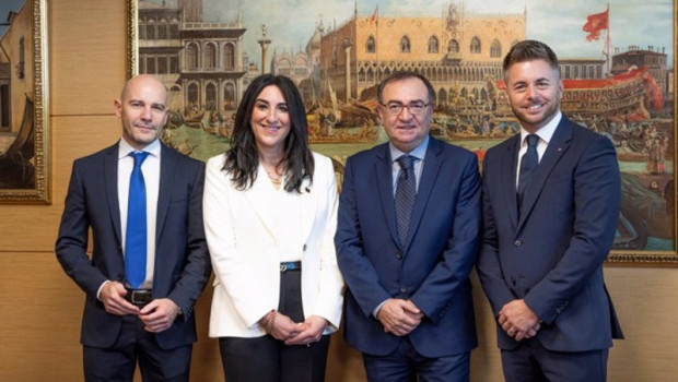 ep bienvenida del queen anne en la foto de izquierda a derecha marco lunardi katie mcalister luigi ep bienvenida del queen anne en la foto de izquierda a derecha marco lunardi katie mcalister luigi