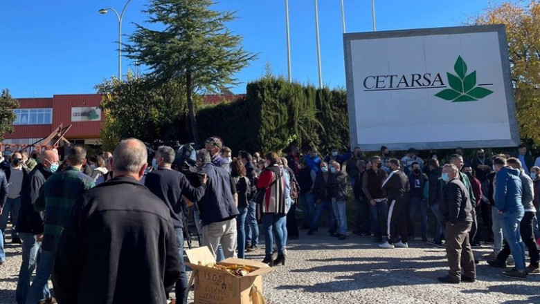 ep concentracion de tabaqueros ante las instalaciones de cetarsa