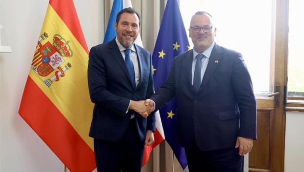 ep el ministro de transportes y movilidad sostenible oscar puente y el titular de transportes de la