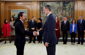 ep el nuevo vicepresidente de derechos sociales y agenda 2030 pablo iglesias izq saluda al rey
