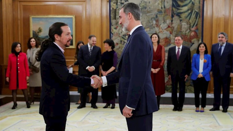 ep el nuevo vicepresidente de derechos sociales y agenda 2030 pablo iglesias izq saluda al rey