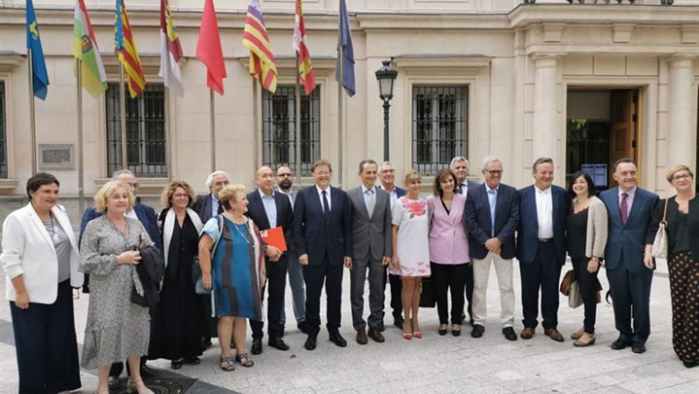 El presidente de la Comunidad Valenciana, Ximo Puig, con el ministro de Ciencia Pedro Duque, y Senadores y diputados valencianos. | EUROPA PRESS ep el presidente de la comunidad valenciana ximo puig con el ministro de ciencia pedro duque y