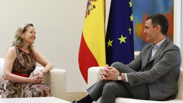 ep el presidente del gobierno recibe a la presidenta del bei nadia calvino