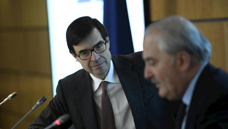 El secretario de estado para la UE, Juan González-Barba (i), junto al director de la Representación de la Comisión Europea en España, Francisco Fonseca (d), presentan los resultados del Eurobarómetro en la Sede de las Instituciones Europeas en Madrid . | Óscar Cañas - Europa Press ep el secretario de estado para la ue juan gonzalez-barba i junto al director de la representacion