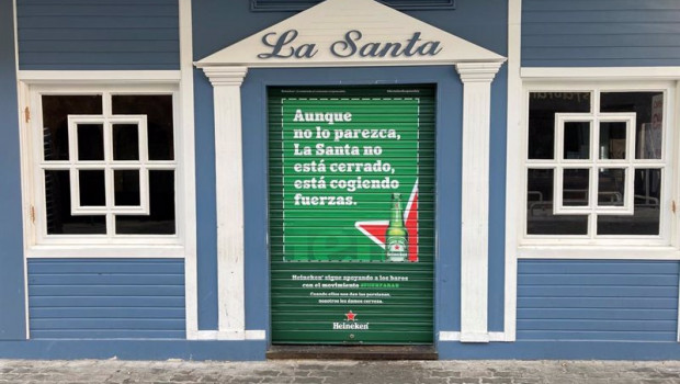 ep heineken refuerza su apoyo a la hosteleria con mensajes en las persianas de bares