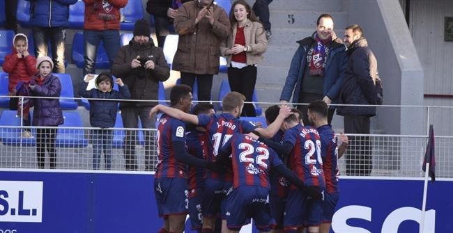 El Huesca barre al Lugo en la lucha por el liderato | LALIGA.ES ep huesca barrelugola luchaliderato