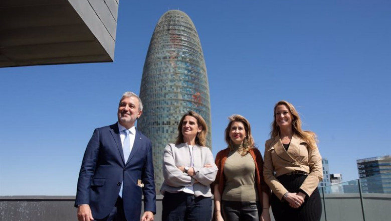 (I-D) El teniente alcalde del Ayuntamiento de Barcelona, Jaume Collboni; la vicepresidenta tercera y ministra para la Transición Ecológica, Teresa Ribera; la ministra de Transportes, Raquel Sánchez; y la delegada del Gobierno en Catalunya, María Eugenia G | David Zorrakino - Europa Press ep i d el teniente alcalde del ayuntamiento de barcelona jaume collboni la vicepresidenta tercera y