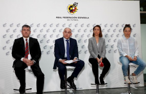 ep inaki mikeo izda en una comparecencia de prensa junto a andreu camps elvira andres y laura del
