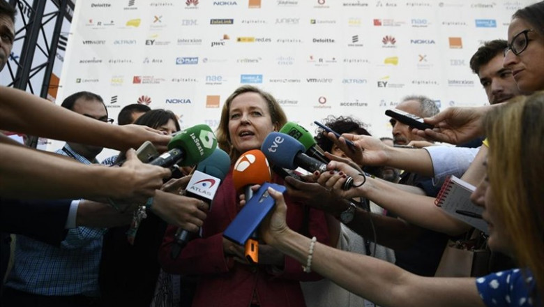 La ministra de Economía y Empresa en funciones, Nadia Calviño, ofrece declaraciones a los medios de comunicación tras participar en el 'DigitalES Summit 2019'. | Oscar Cañas - Europa Press ep la ministraeconomiaempresafunciones nadia calvino ofrece declaracioneslos medioscomunicacionparticiparel digitales summit 2019