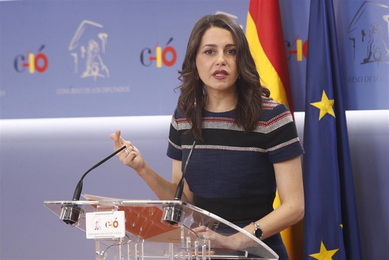 https://img3.s3wfg.com/web/img/images_uploaded/1/f/ep_la_portavoz_nacionalciudadanos_ines_arrimadas_en_ruedaprensala_reunionla_juntaportavocescongresolos_diputados.jpg
