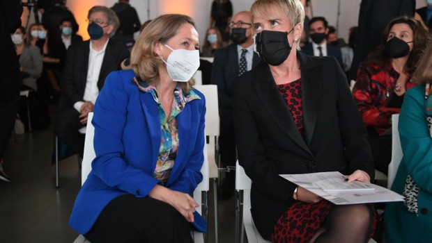 ep la vicepresidenta primera y ministra de asuntos economicos nadia calvino i y la secretaria de